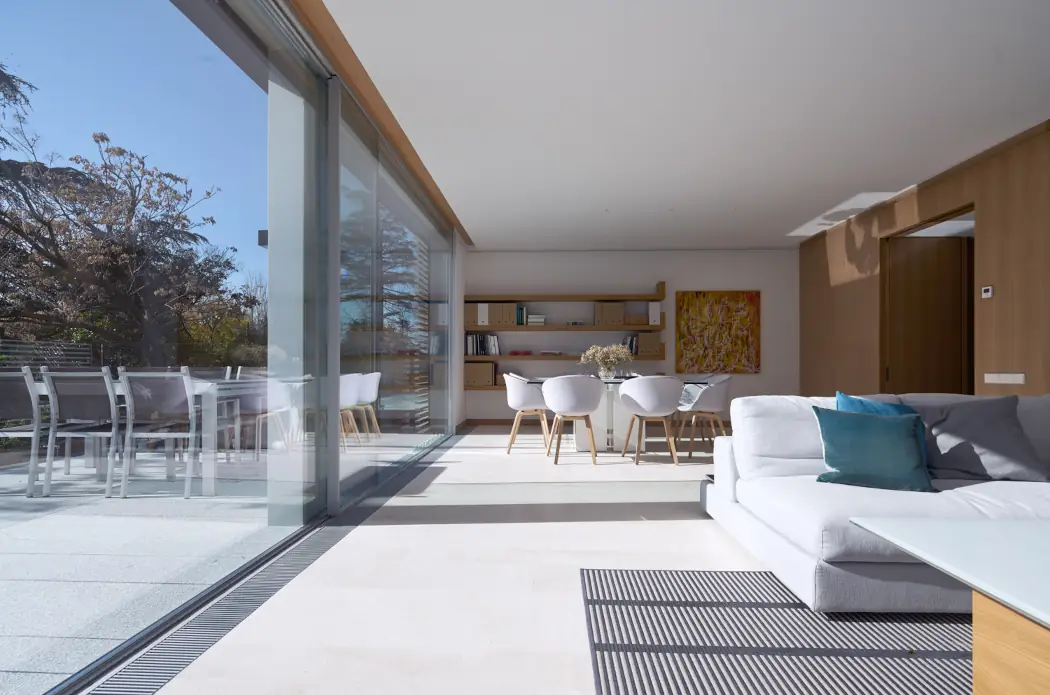 M16 00 portada salon